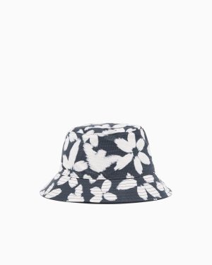 Reversible cloche hat with the flower eagle pattern